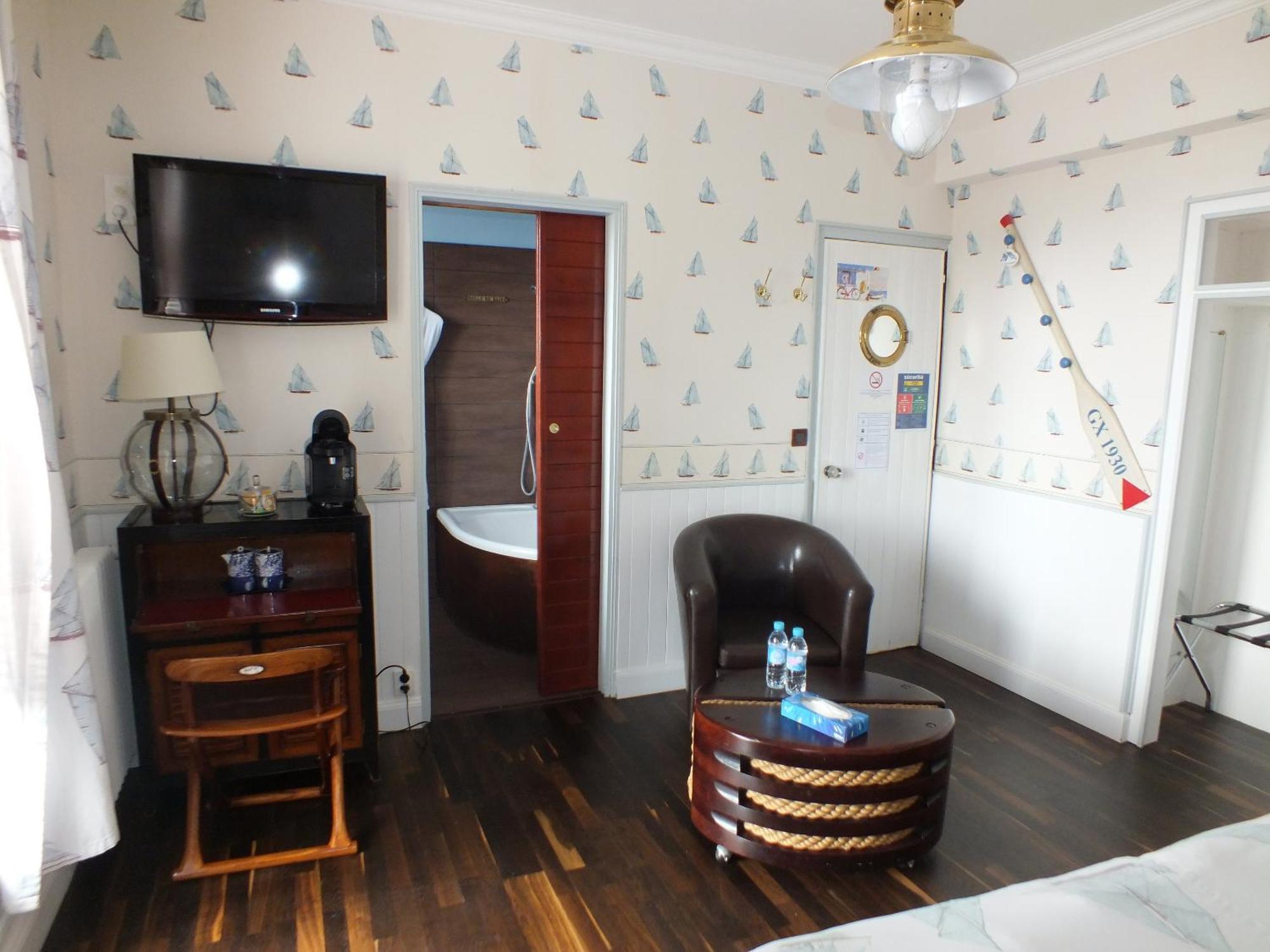 Hotel - Restaurant - Salon De The Le Beausejour Трегастель Номер фото